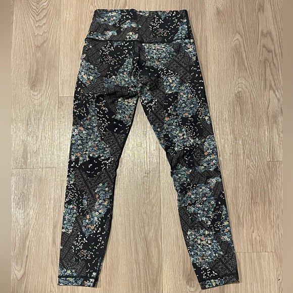 Lululemon Wunder Under High-Rise 7/8 Tights 25” EUC Size 6 - Picture 8 of 10